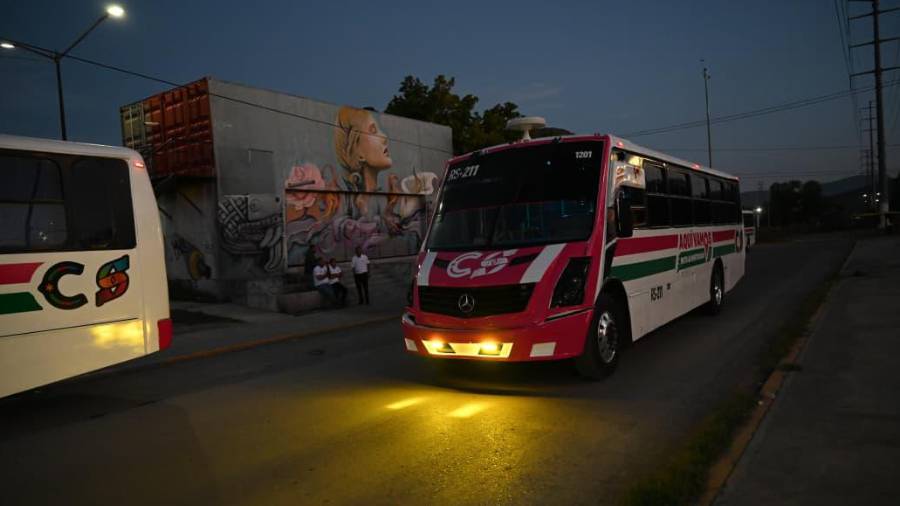 La nueva ruta alimentadora atraviesa algunos de los corredores viales con mayor afluencia vehicular de Saltillo, enlazando zonas habitacionales, comerciales y de servicios en distintos puntos de la ciudad.