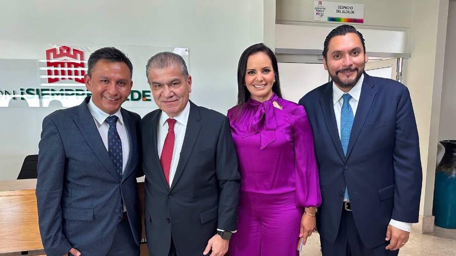 Carlos Villarreal asistió a la toma de protesta de Miguel Ángel Riquelme como alcalde de Torreón.