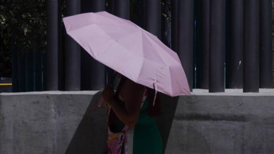 Este día, domingo 22 de marzo, una circulación anticiclónica en niveles medios de la atmósfera, mantendrá ambiente caluroso a muy caluroso.