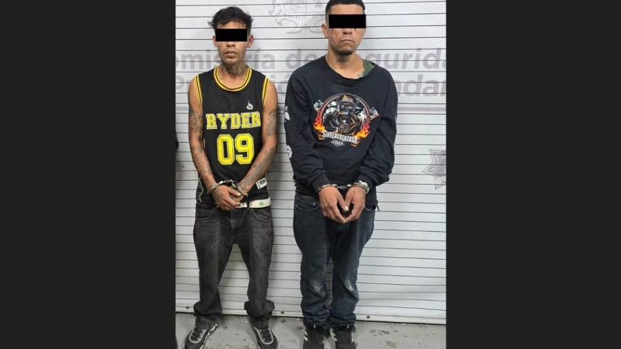 Los dos hombres fueron detenidos por policías municipales tras ser señalados como probables responsables del robo a una tienda de conveniencia en Loma Linda.