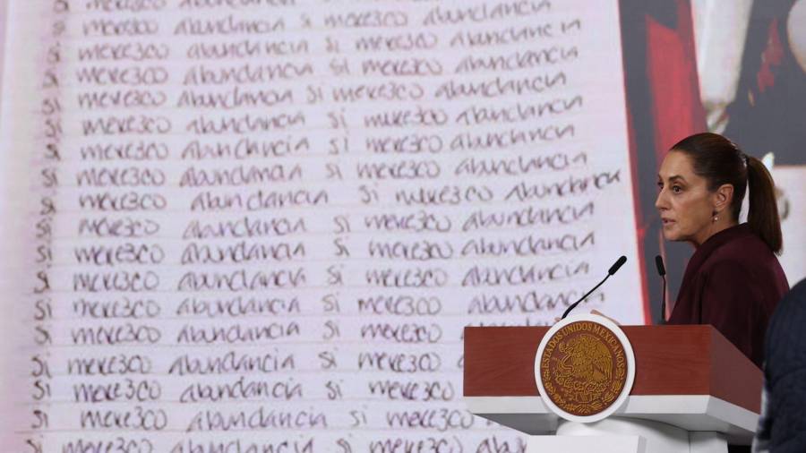 Se le señala por el presunto desvío de 122 millones de pesos a empresas fantasma cuando fue titular del Sistema para el Desarrollo Integral de la Familia.