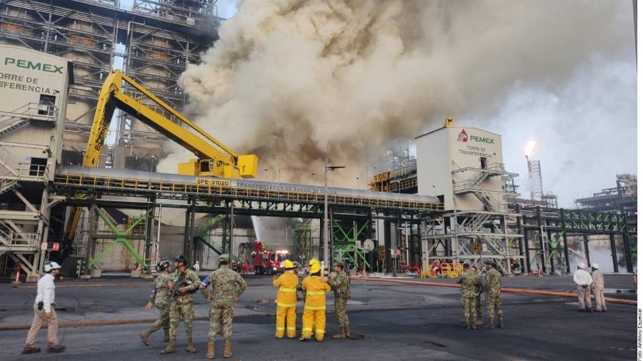 El caso más reciente de la Olmeca ocurrió el jueves, cuando un incendio obligó a activar protocolos de emergencia dentro del complejo de Paraíso, Tabasco.