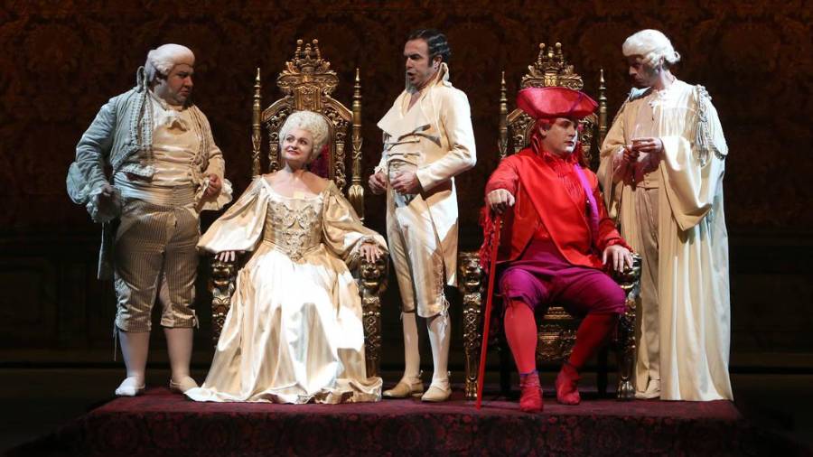 La ópera no consiguió reinventarse porque se aferró a seguir montando los mismos libretos una y otra vez.