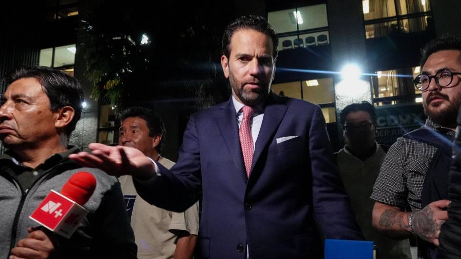 Artículo 19 pidió que una amenaza difundida en video contra Carlos Loret de Mola sea investigada por autoridades federales.