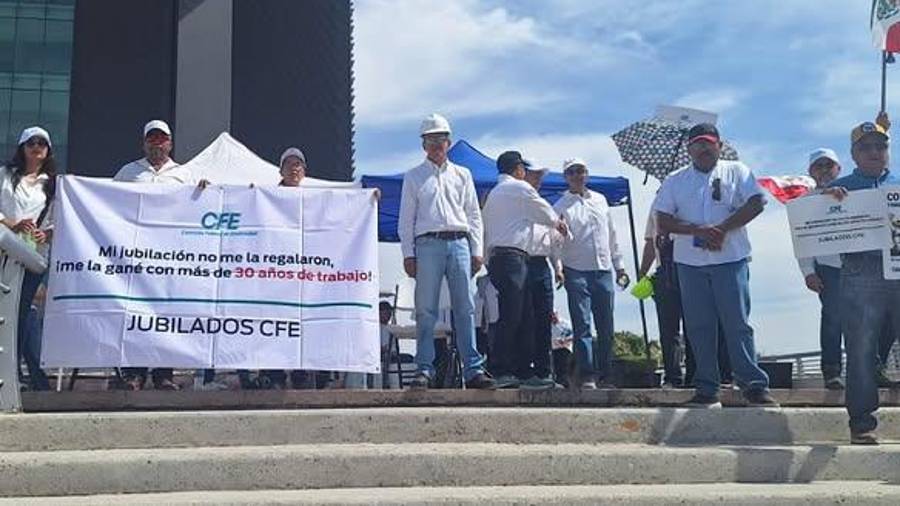 Jubilados de la CFE señalan que las reformas limitan sus ingresos y descartan que sus pensiones sean excesivas