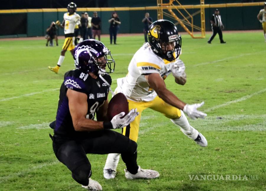 $!Las defensas no podían contener los embates de dos equilibradas ofensivas.