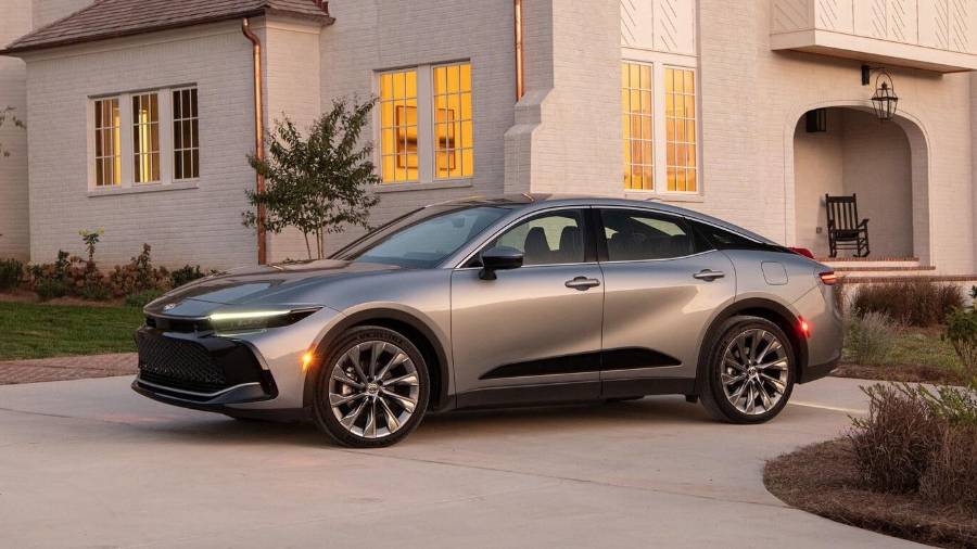 Lleva el clásico contorno en plástico negro tan característico de los SUV para darles ese “toque aventurero” que tanto presumen.