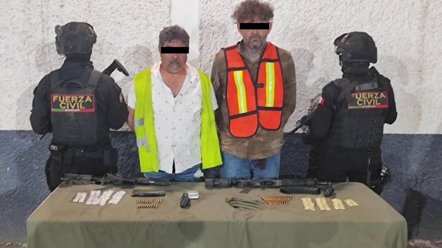 Los hombres fueron detenidos en posesión de armas y drogas tras una persecución en Sabinas Hidalgo, Nuevo León
