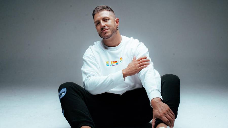 Tommy explica cómo surgió la idea del proyecto: “La concepción de “RELOAD” comenzó en 2019.