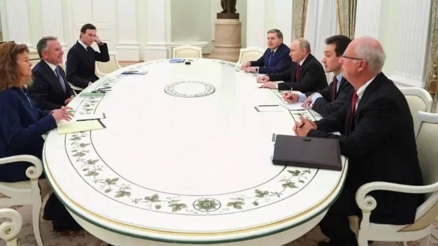 Los negociadores estadounidenses Steve Witkoff y Jared Kushner se reunieron con el dictador ruso Vladimir Putin y otros líderes del Kremlin en Moscú.