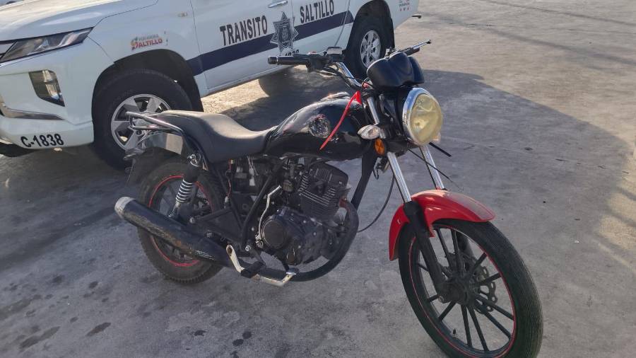 Los filtros de vigilancia revisan que los motociclistas porten casco, placas y documentación vigente.