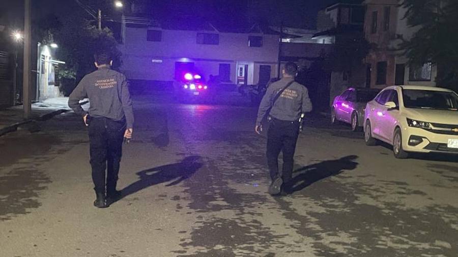 Agentes de la Agencia de Investigación Criminal participaron en las diligencias realizadas la noche del viernes en uno de los sectores intervenidos.