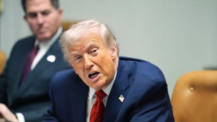 Donald Trump habla durante una mesa redonda con líderes empresariales en la Sala Roosevelt de la Casa Blanca.