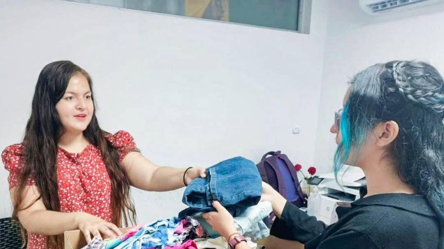 Ciudadanos entregan prendas abrigadoras en apoyo a usuarios del CJM.