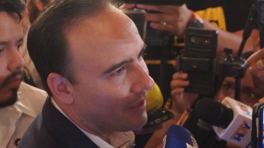 El gobernador de Coahuila, Manolo Jiménez, anunció una ambiciosa inversión en obras de pavimentación y bacheo en Torreón.