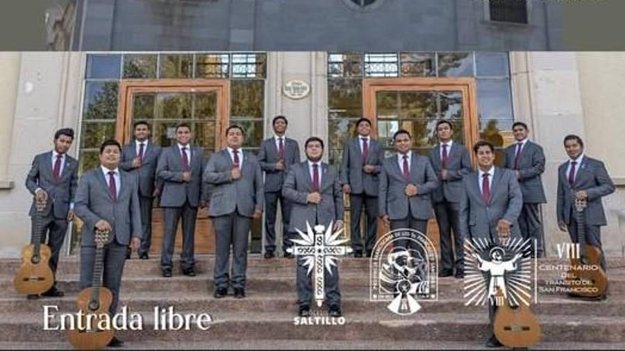 Integrantes de la Rondalla de Saltillo listos para su presentación especial.