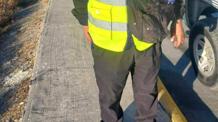 El oficial se encontraba desempeñando labores de control vehicular.