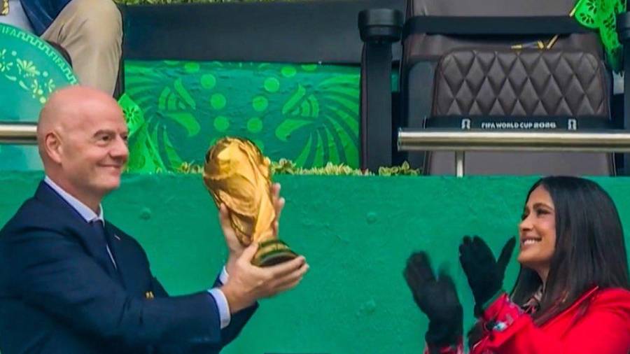 Salma Hayek da la bienvenida al Mundial 2026: ‘¡Que viva México y que viva el fútbol!’