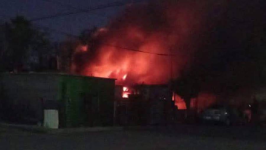Los cuerpos fueron localizados al interior de la vivienda tras sofocar el siniestro.
