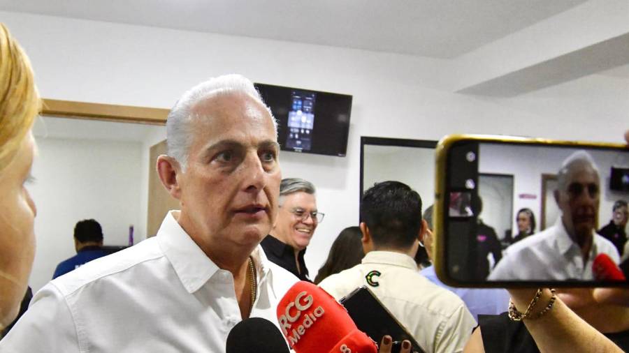 El alcalde aseguró que los trabajadores mantendrán sus empleos pese a los ajustes.