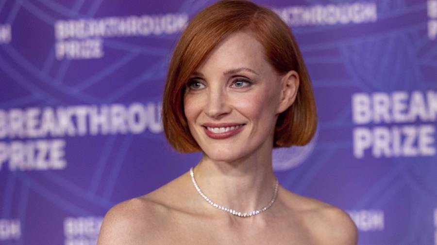 Jessica Chastain llega durante la carpeta roja del doceavo Breakthrough Prize.