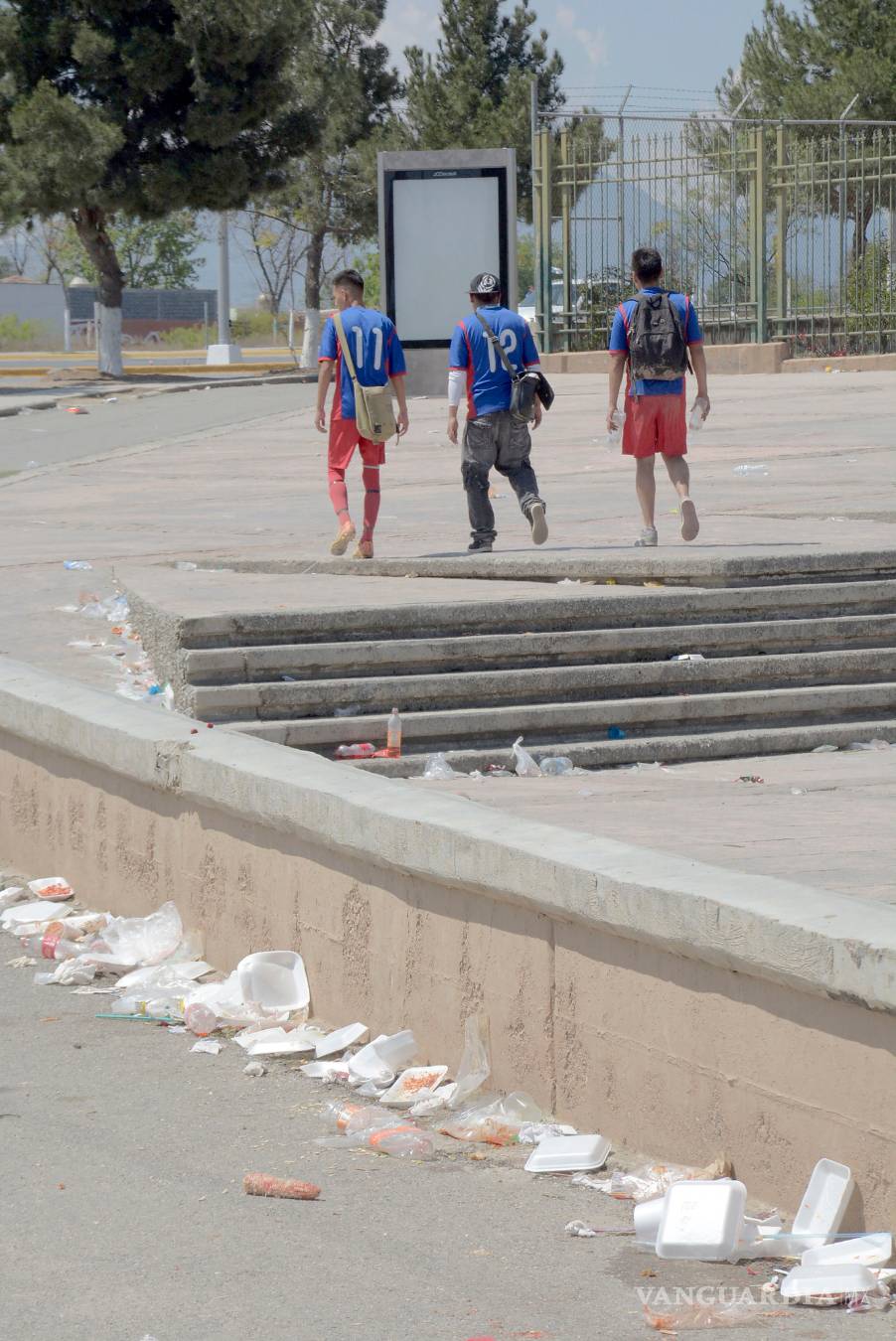 $!Tras mitin priísta dejan 'basurero' en Parque de las Maravillas en Saltillo