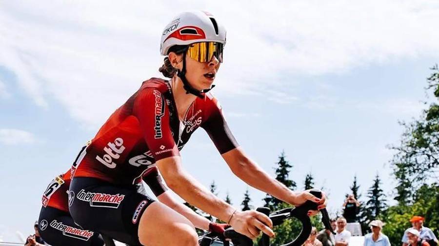 Romina Hinojosa completó la histórica subida al Mont Ventoux y terminó en el lugar 85 de la séptima etapa.