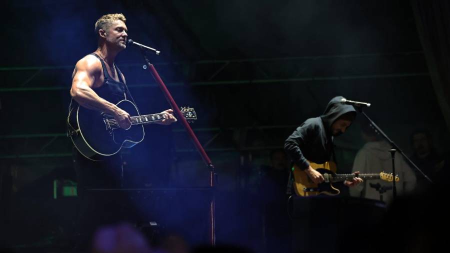 Brett Young fue el artista encargado de concluir con las presentaciones de esta edición del Rodeo Saltillo.