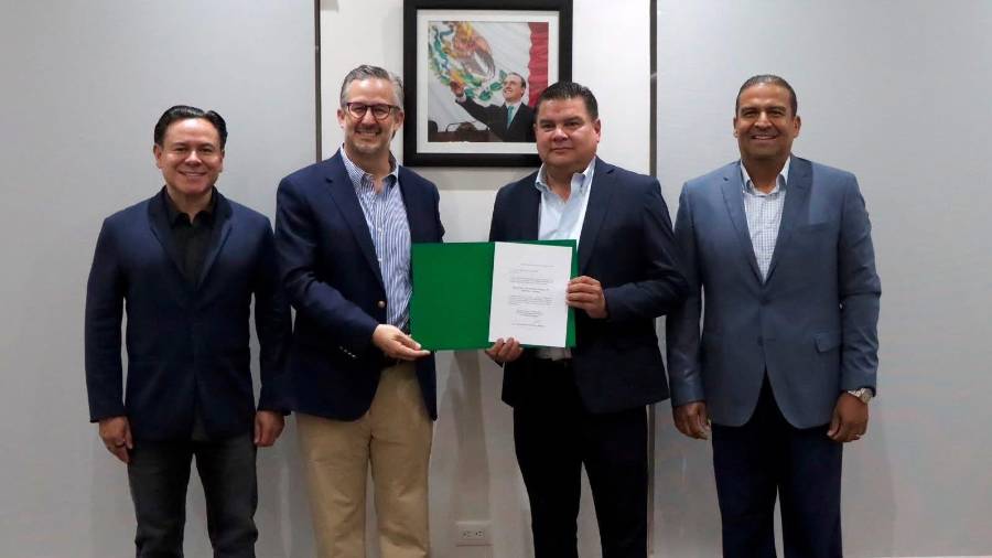 Mario Alberto Martínez Palacios recibió el nombramiento como nuevo rector de la Universidad Politécnica de Monclova-Frontera.