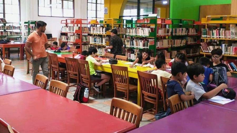 1. Cerca de 140 bibliotecas públicas de Coahuila participan en las actividades de verano para fomentar la lectura entre niñas y niños.