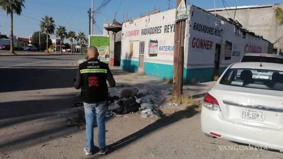 El Ayuntamiento de Torreón intensificó los operativos para retirar vehículos abandonados en la vía pública, principalmente en el centro y colonias, con el objetivo de liberar espacios.