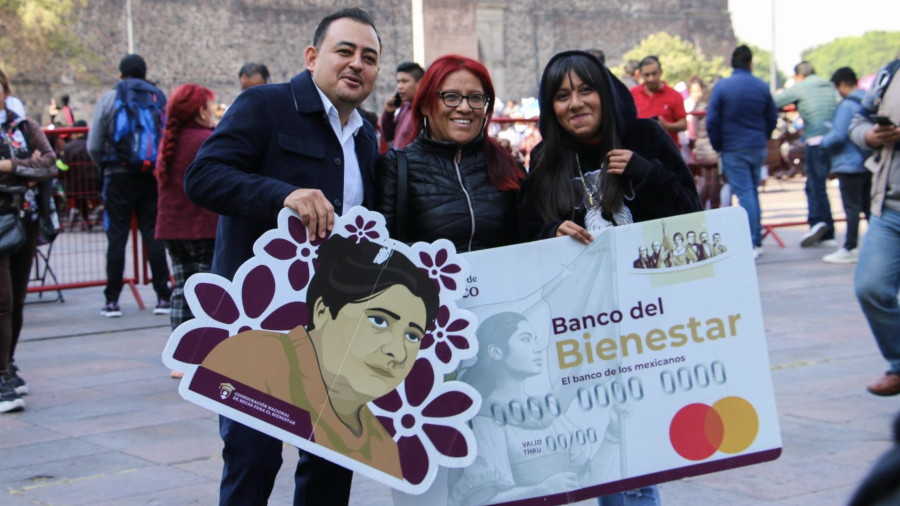 Miles de familias esperan el primer pago de la Beca Rita Cetina.