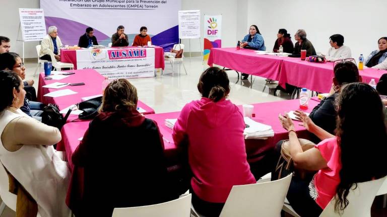 $!Familiares de una persona con una enfermedad mental se reúnen en cursos que organiza la Asociación Lagunera para la Salud Mental, donde abordan distintas perspectivas.