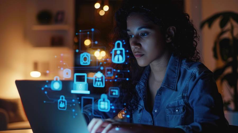 Configurar la privacidad y las contraseñas seguras son la primera barrera contra el acoso digital.