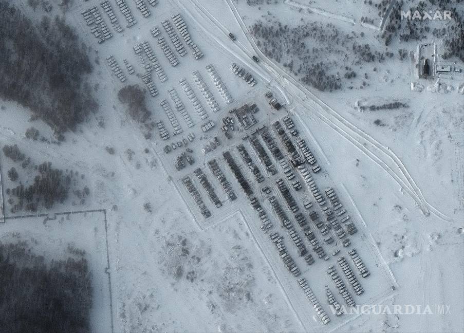 $!Una imagen satelital muestra cómo las fuerzas armadas de Rusia se acumulan a lo largo de la frontera con Ucrania. EFE/EPA/MAXAR TECHNOLOGIES