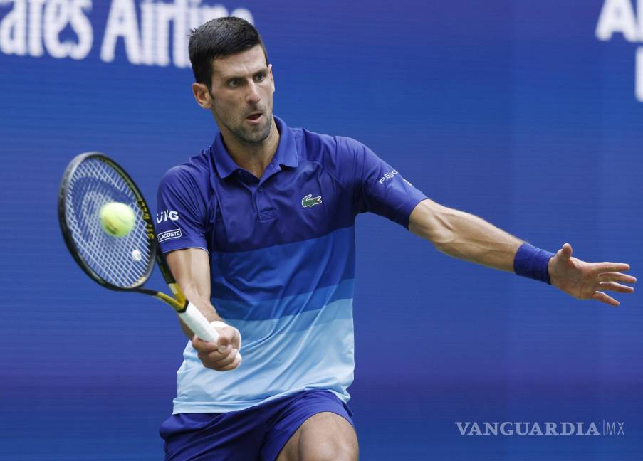 $!En el circuito de tenis, el número uno, el serbio Novak Djokovic ha sido uno de los más escépticos con la administración de las vacunas anticovid. EFE/EPA/Justin Lane