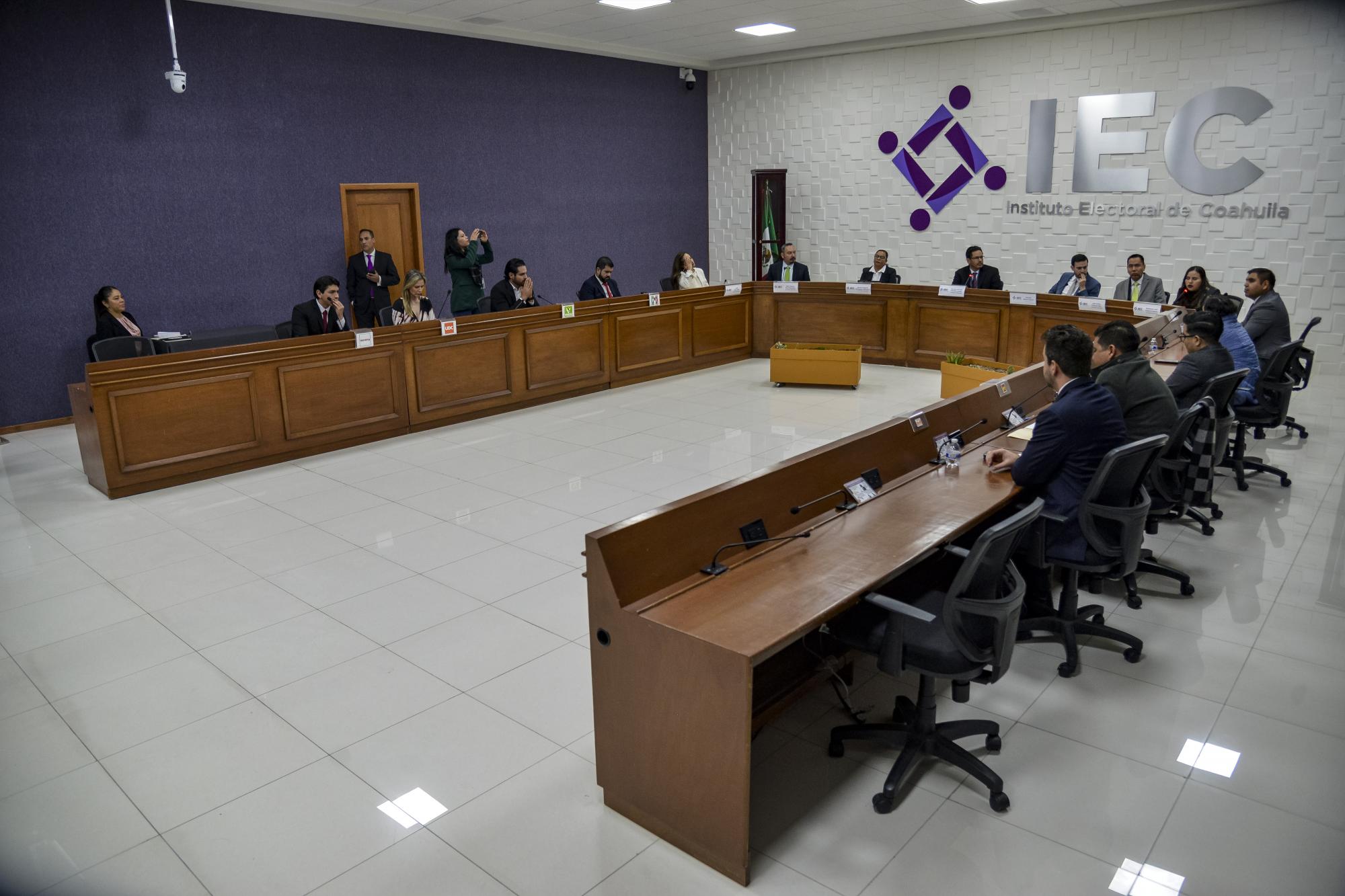 POLITICÓN: Trae el IEC un desorden, ahora con el debate en Torreón . Noticias en tiempo real