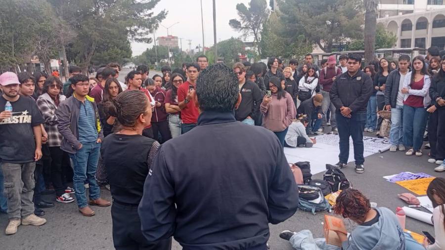 Ania Guadalupe Sánchez Ruiz dialogó con los estudiantes del TecNM Saltillo para informar sobre los avances en la atención de sus demandas.