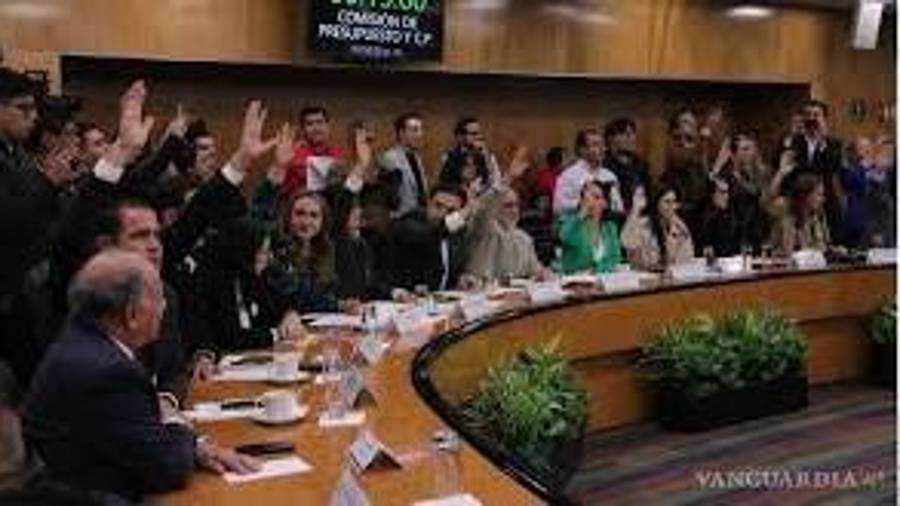 Se reclama los derechos de los estados, municipios y personas, por recursos que les habían asignado.