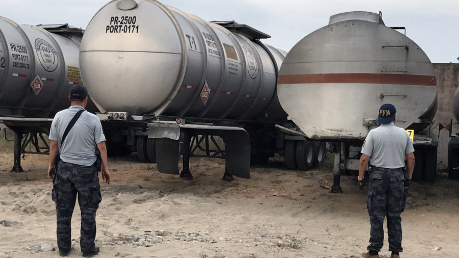 Autotanque con capacidad aproximada de 20 mil litros de combustible fue asegurado durante un operativo en la carretera Monterrey–Saltillo.