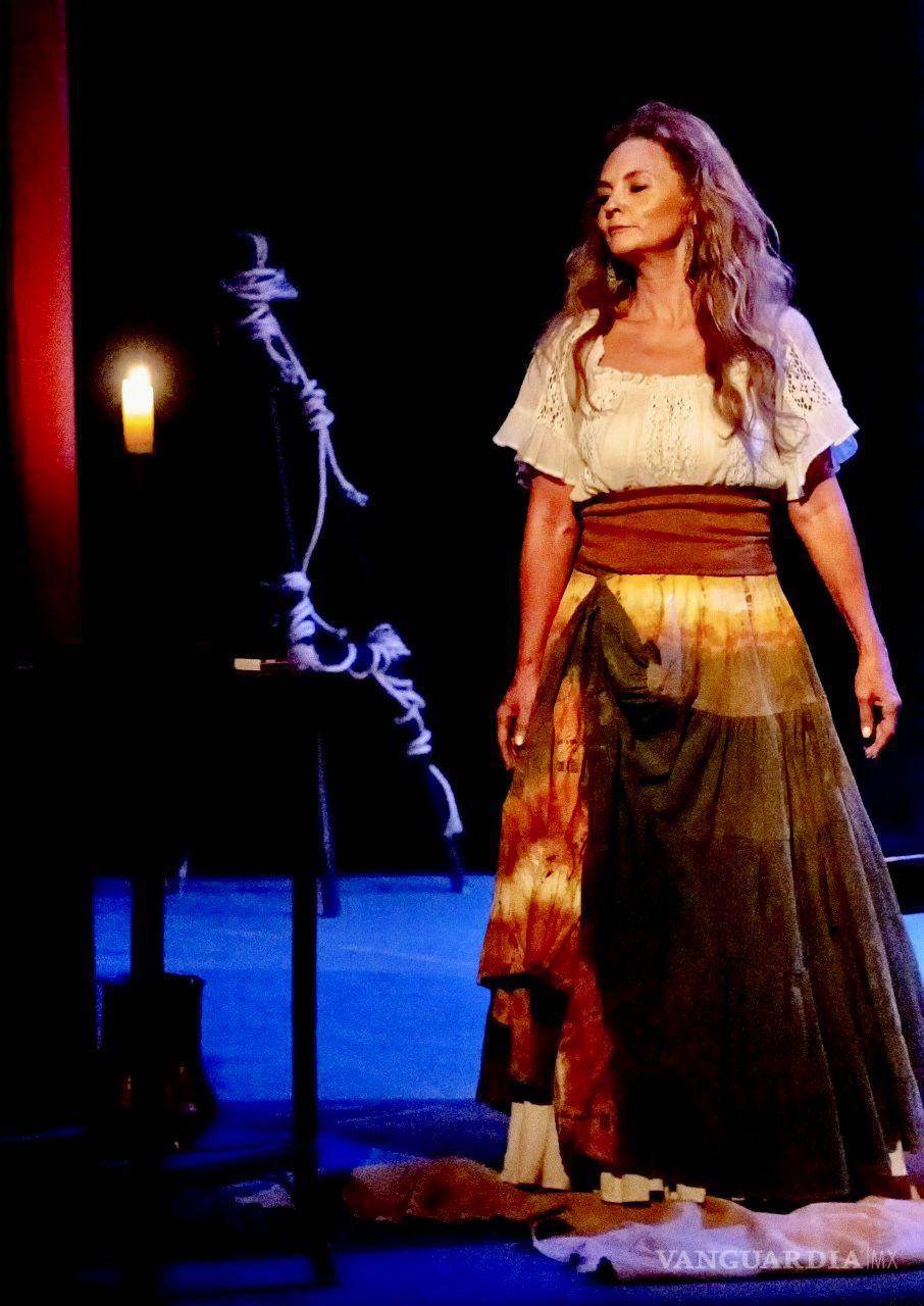 $!Balbila Sada en una escena de la obra de teatro “Embrujo”.