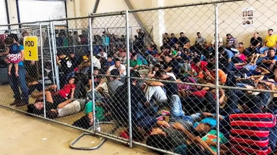 Los centros de detención de migrantes en el vecino país pueden compararse con los campos de concentración de Auschwitz durante el Holocausto.