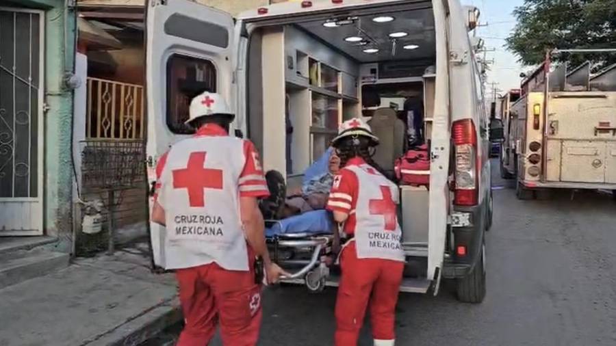 El afectado fue trasladado por paramédicos de la Cruz Roja.