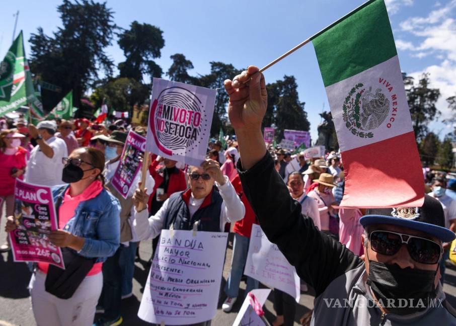 Así toman las calles y plazas miles de mexicanos para defender al INE (Fotos)