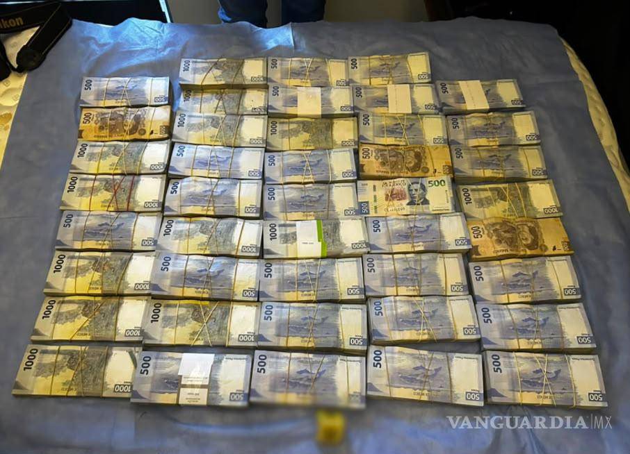 $!Dinero en efectivo fue asegurado durante los cateos realizados en cuatro inmuebles de Torreón.