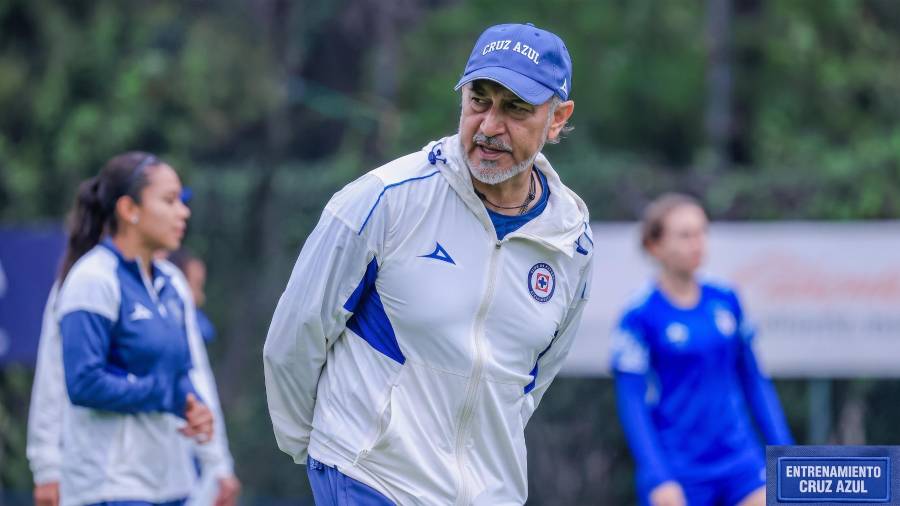 Raúl “Potro” Gutiérrez dejaría el banquillo de Cruz Azul Femenil después de la controversia generada por su participación en el aniversario del América.