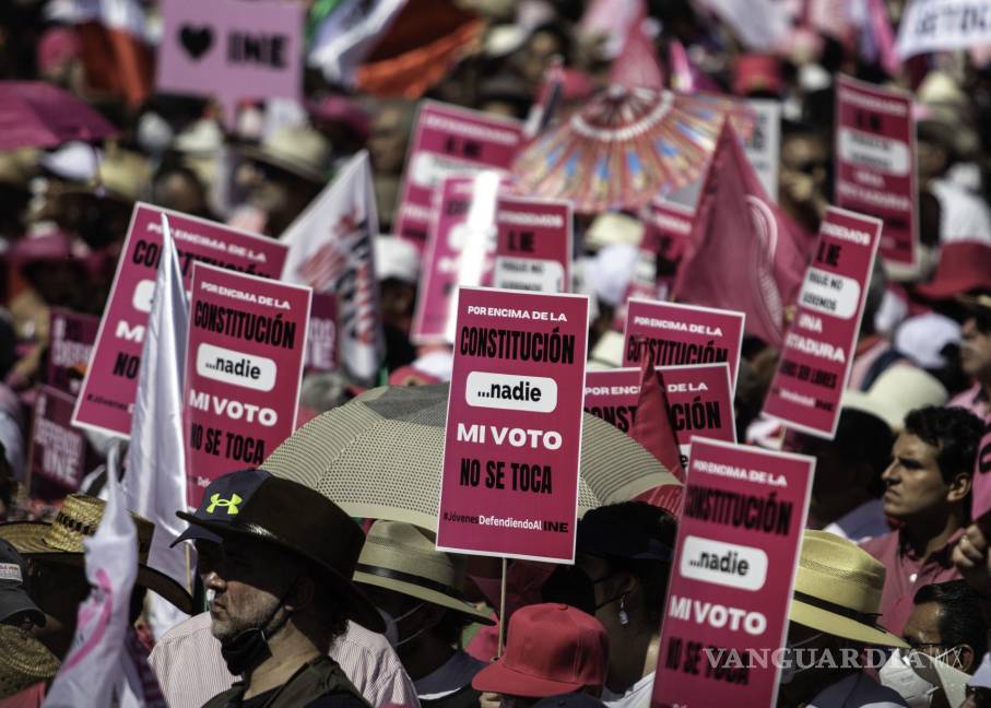 Así toman las calles y plazas miles de mexicanos para defender al INE (Fotos)