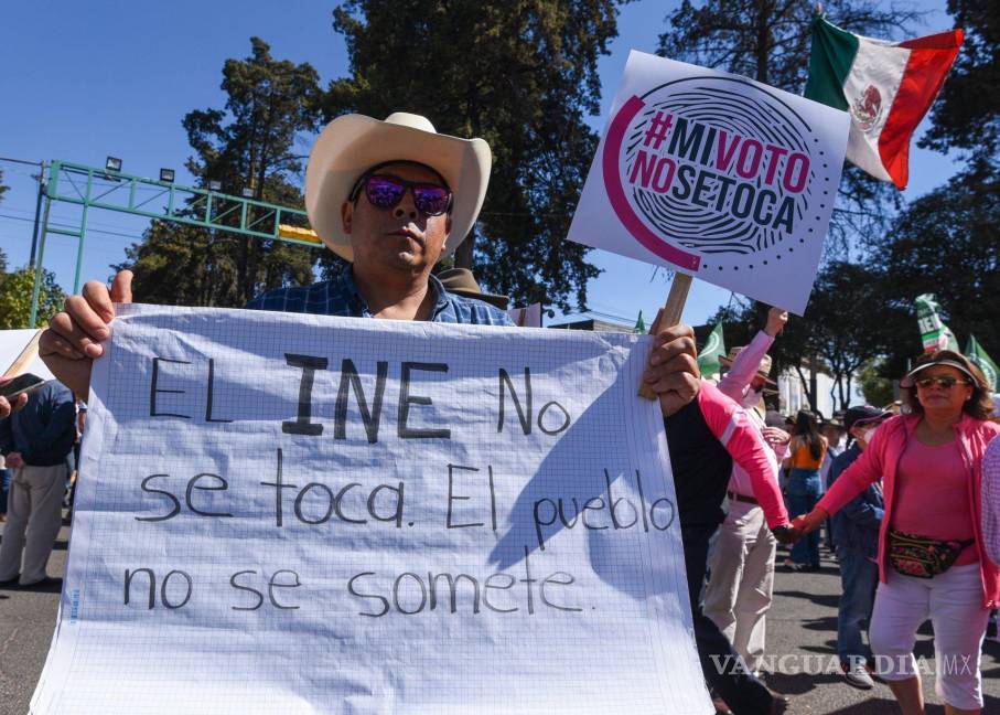 Así toman las calles y plazas miles de mexicanos para defender al INE (Fotos)