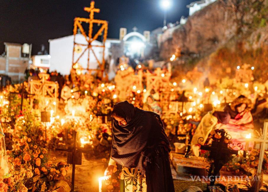 $!El Día de Muertos representa el reencuentro entre el mundo de los vivos y el de los muertos.