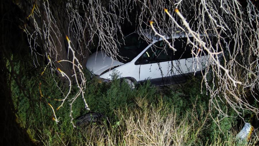 La camioneta quedó entre la vegetación a la altura de la colonia La Esperanza.
